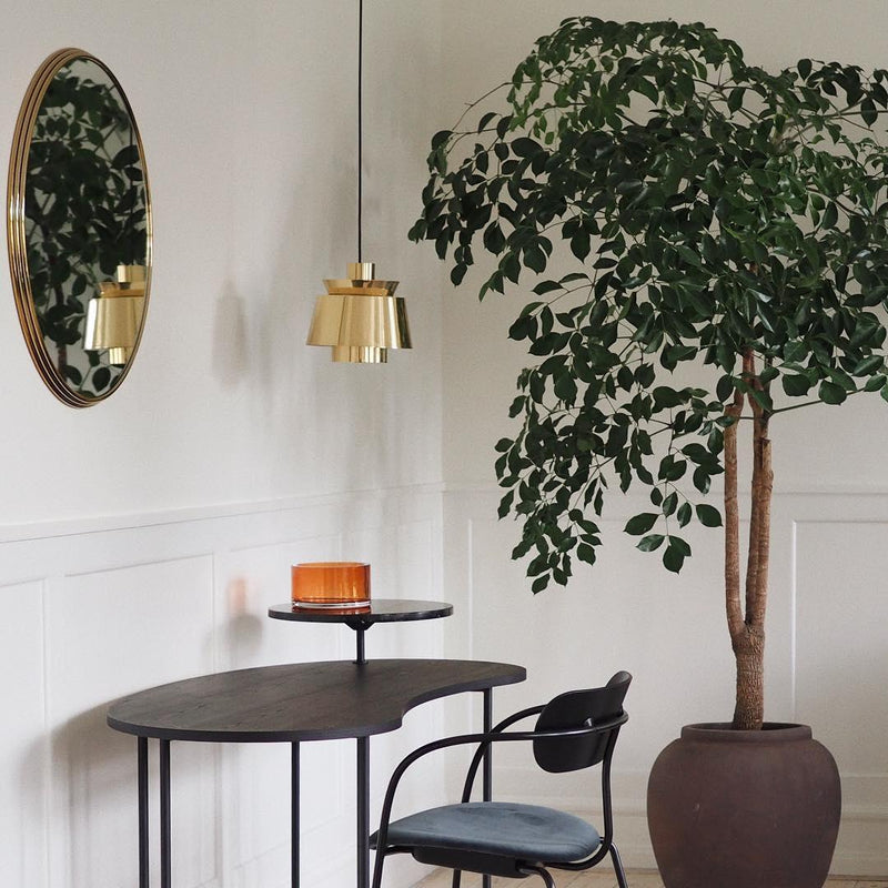 Elegancka Lampa Wisząca o Świetlistym Wykończeniu