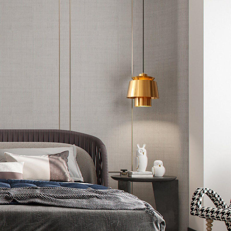Elegancka Lampa Wisząca o Świetlistym Wykończeniu