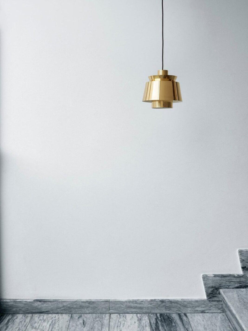 Elegancka Lampa Wisząca o Świetlistym Wykończeniu