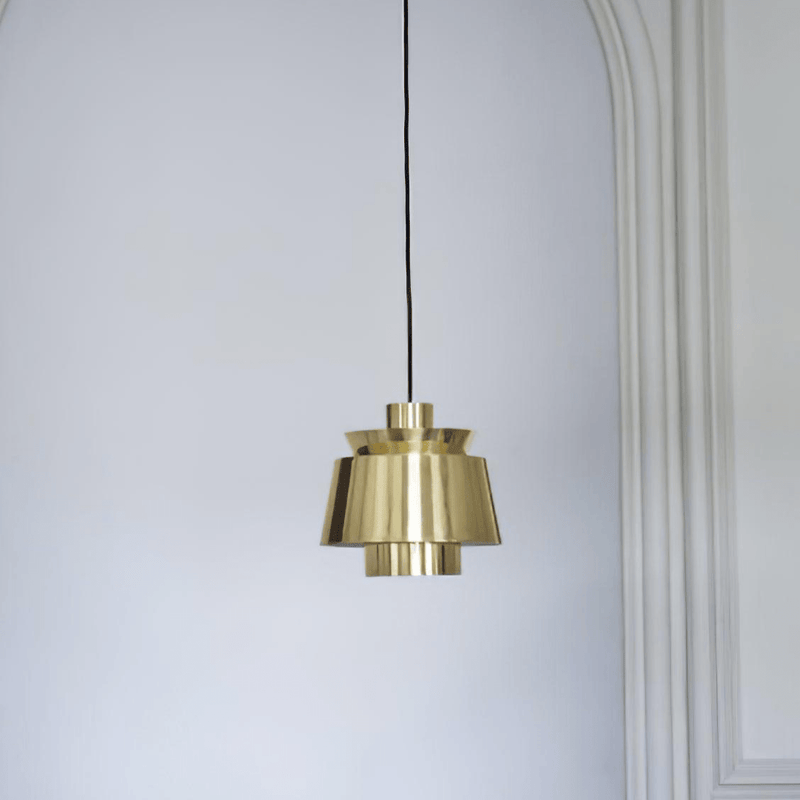 Elegancka Lampa Wisząca o Świetlistym Wykończeniu