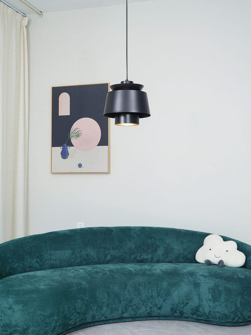 Elegancka Lampa Wisząca o Świetlistym Wykończeniu