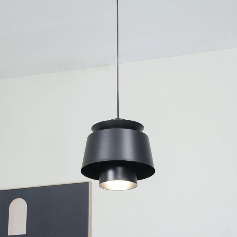 Elegancka Lampa Wisząca o Świetlistym Wykończeniu