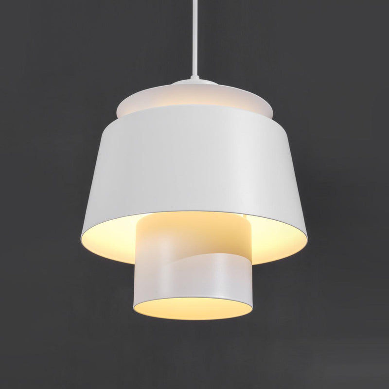 Elegancka Lampa Wisząca o Świetlistym Wykończeniu