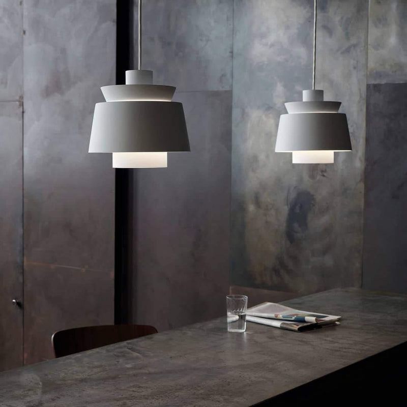 Elegancka Lampa Wisząca o Świetlistym Wykończeniu