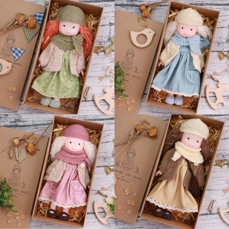 Ręcznie Robiona Laleczka z Winylu z Modnymi Ubrankami i Szaliczkiem