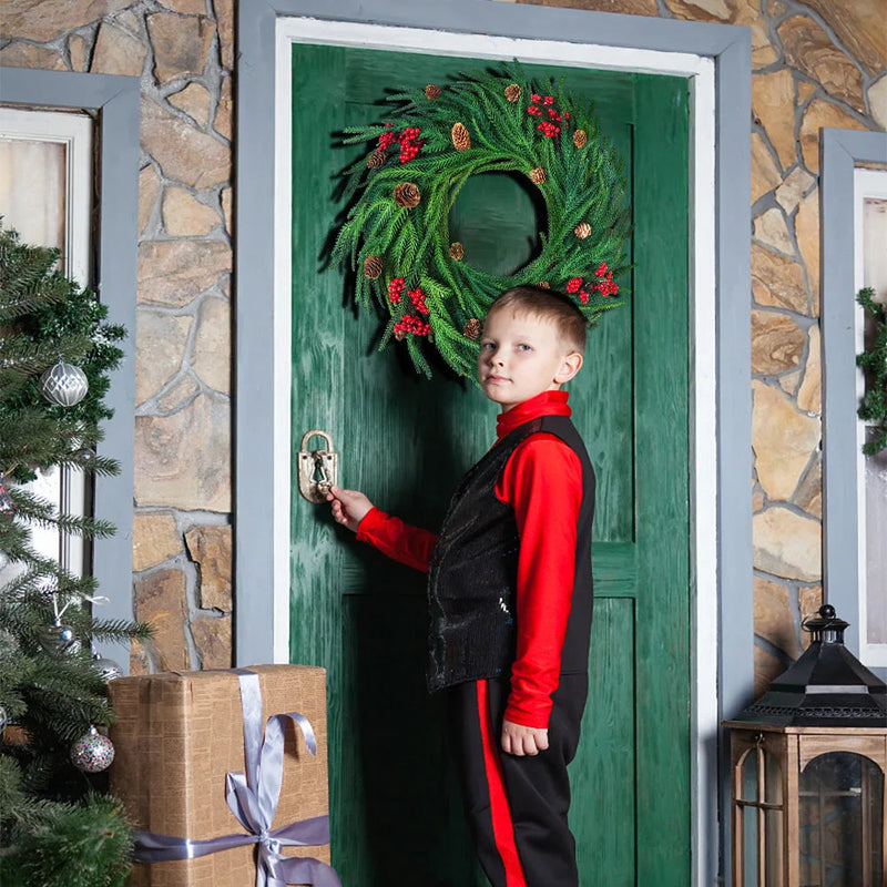 Wieńce Bożonarodzeniowe z Czerwonymi Jagodami i Liśćmi Cyprysu – Idealna Dekoracja na Święta 3