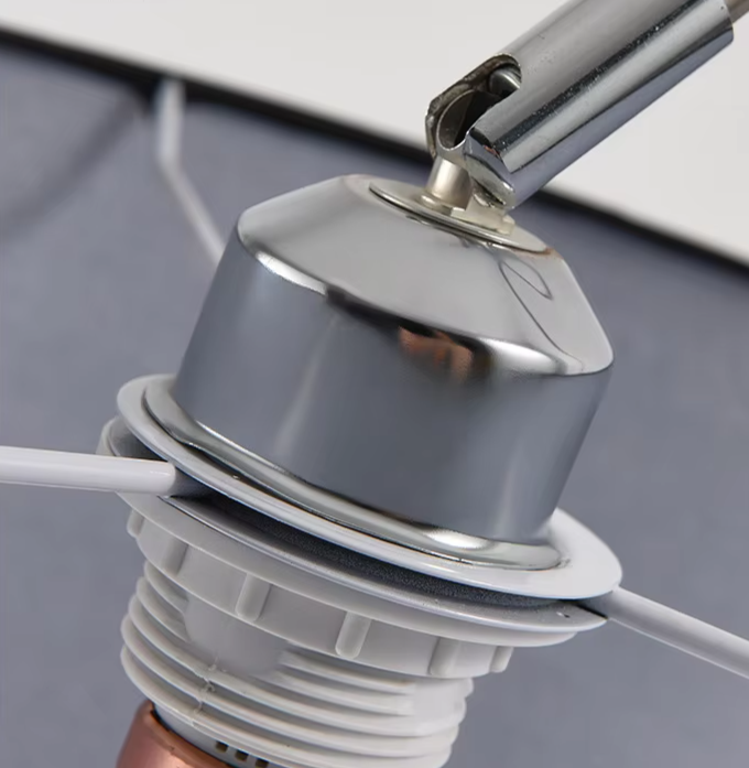 Luksusowa lampa podłogowa z aluminium idealna do stylowego salonu!