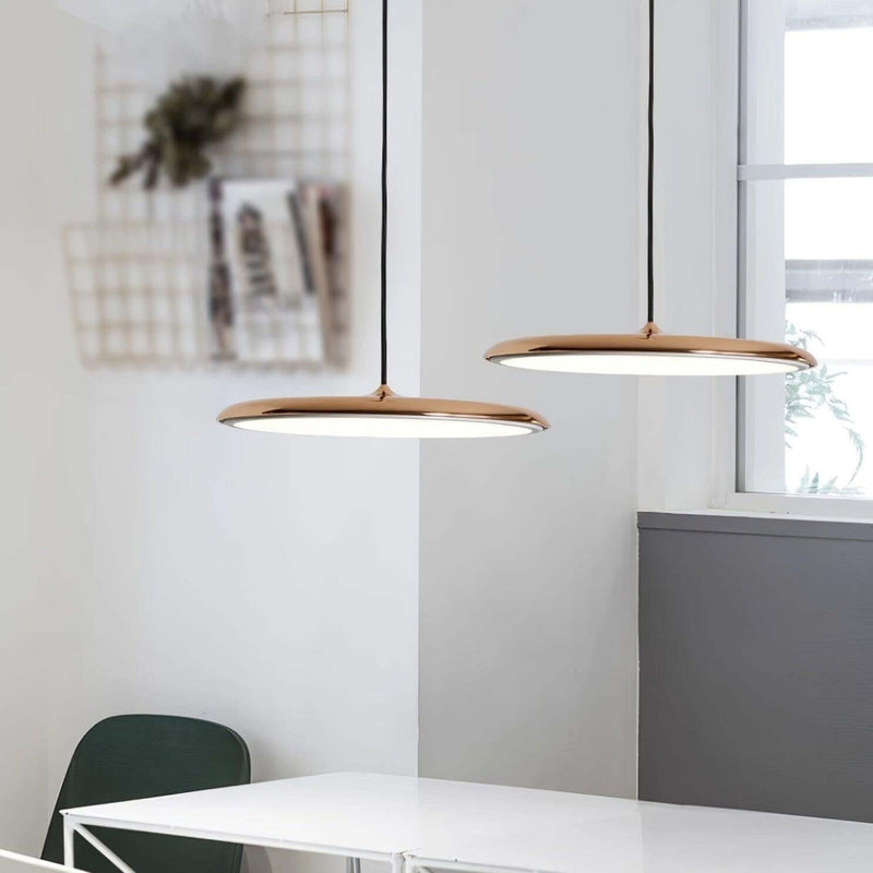 Wisząca Lampa o Prostej Formie do Nowoczesnych Wnętrz