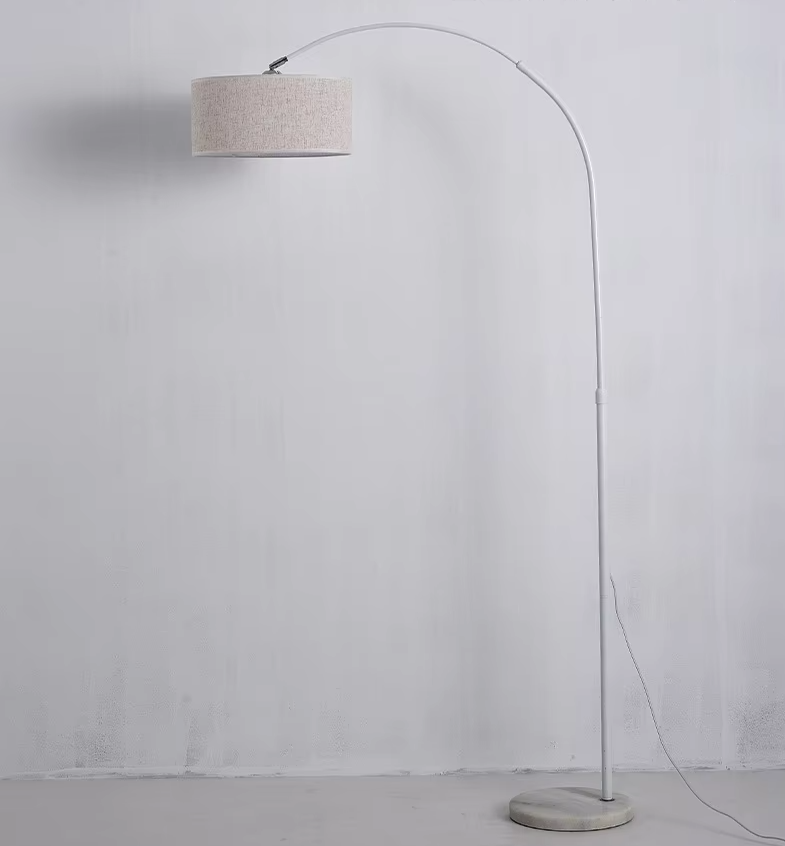 Luksusowa lampa podłogowa z aluminium idealna do stylowego salonu!