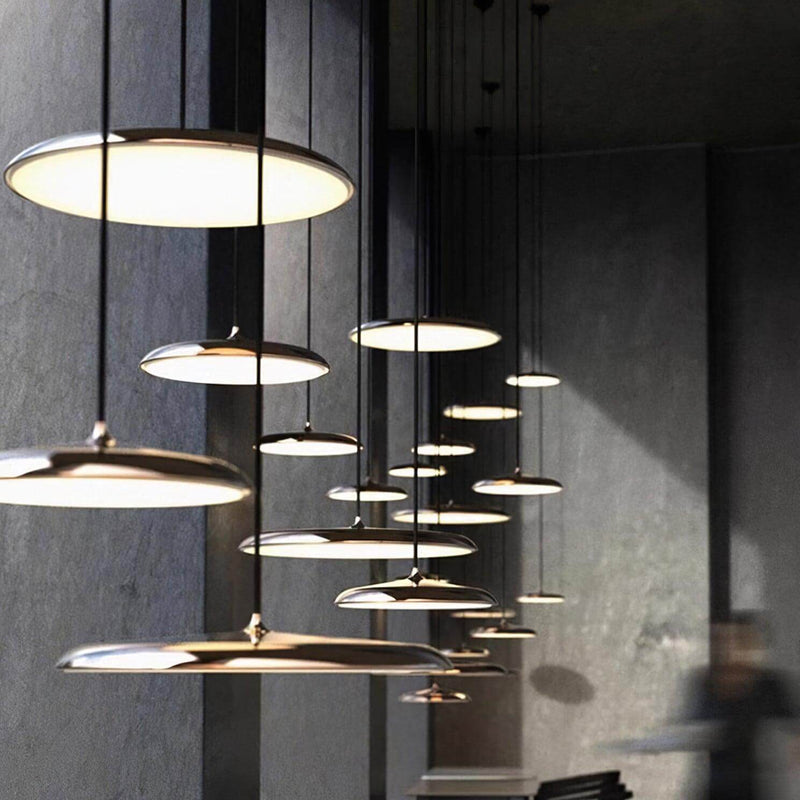Wisząca Lampa o Prostej Formie do Nowoczesnych Wnętrz
