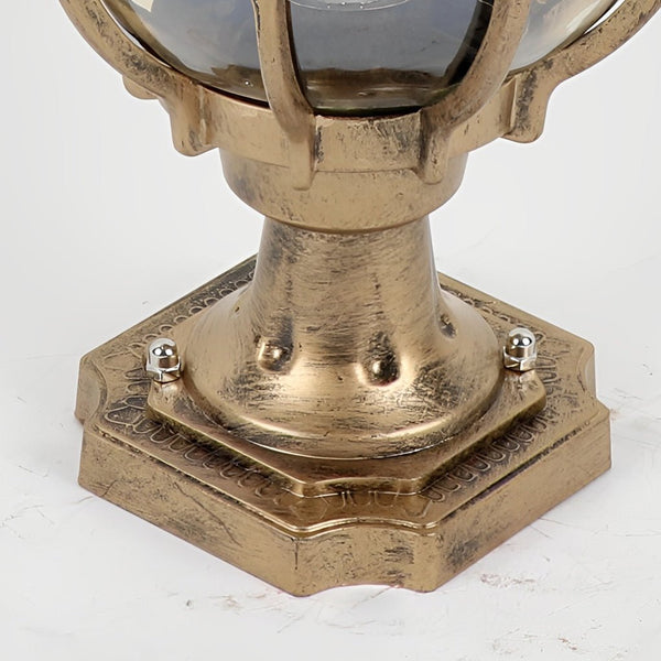 Klasyczna Lampa Ogrodowa na Słupie z Szklanym Kloszem