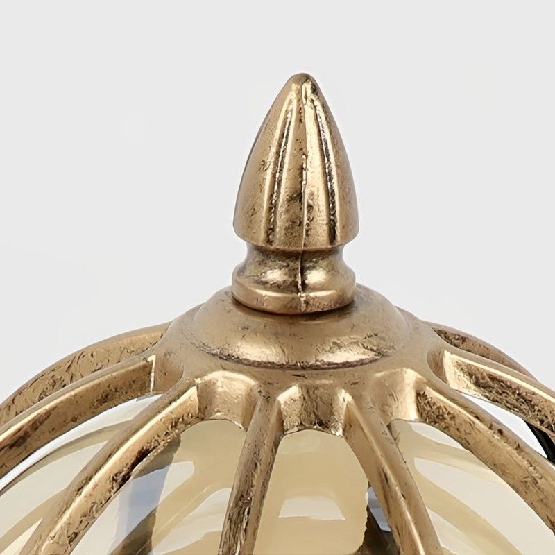 Klasyczna Lampa Ogrodowa na Słupie z Szklanym Kloszem