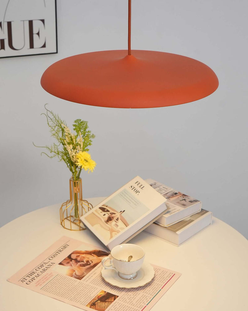 Wisząca Lampa o Prostej Formie do Nowoczesnych Wnętrz
