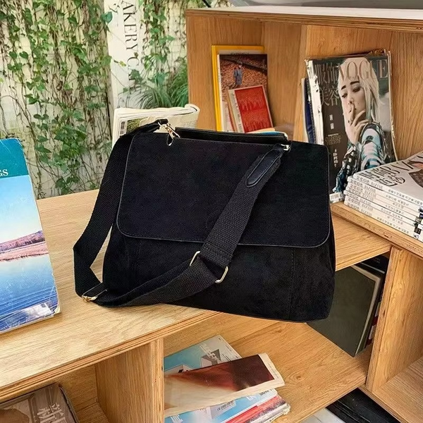 Modna torba damska zamszowa crossbody na jesień zimę
