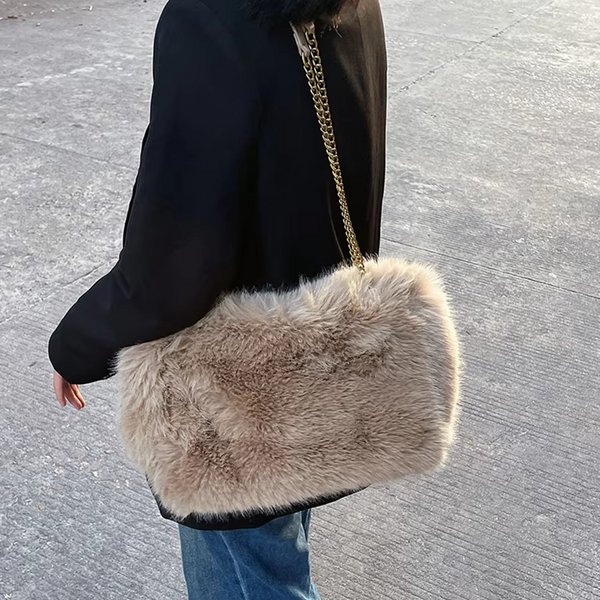 Duża Torebka Zimowa z Pluszu o Eleganckim i Miękkim Wykończeniu