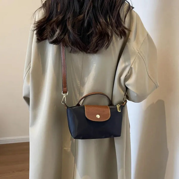 Mała Torebka Crossbody z Regulowanym Paskiem