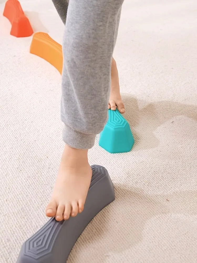 Kolorowe kamienie do balansowania dla zabawy i edukacji ruchowej