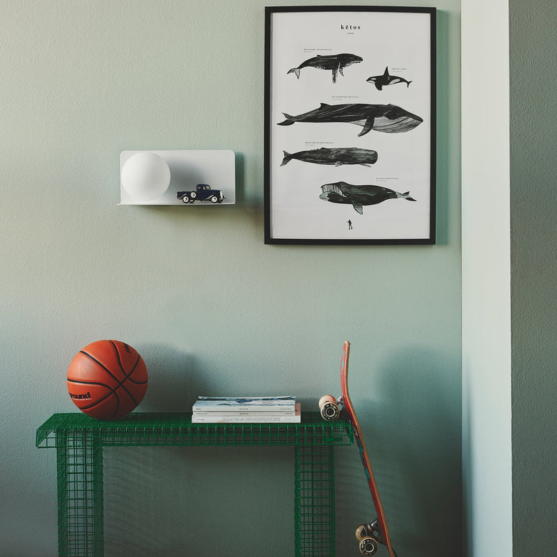 Lampa Ścienna z Funkcjonalną Półką do Nowoczesnych Wnętrz