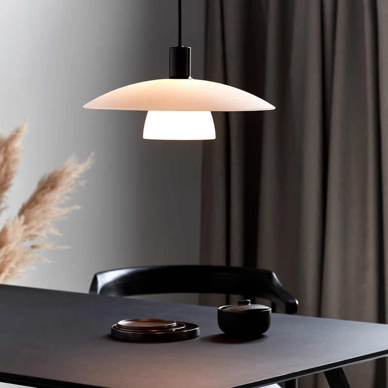 Elegancka lampa o ponadczasowym designie