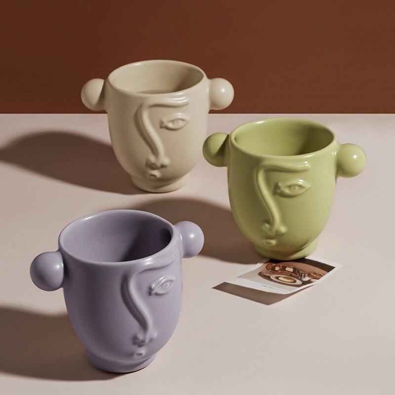 Wysokiej jakości kubek porcelanowy o wyrafinowanym stylu i wszechstronności