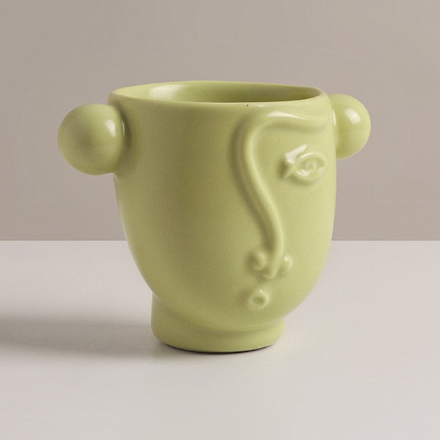Wysokiej jakości kubek porcelanowy o wyrafinowanym stylu i wszechstronności