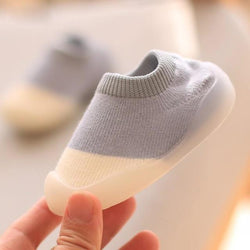 Miękkie dziecięce buty do biegania antypoślizgowe i ergonomicznie zaprojektowane dla wygody