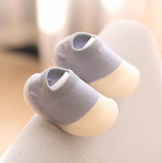 Miękkie dziecięce buty do biegania antypoślizgowe i ergonomicznie zaprojektowane dla wygody