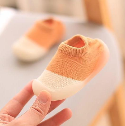 Miękkie dziecięce buty do biegania antypoślizgowe i ergonomicznie zaprojektowane dla wygody