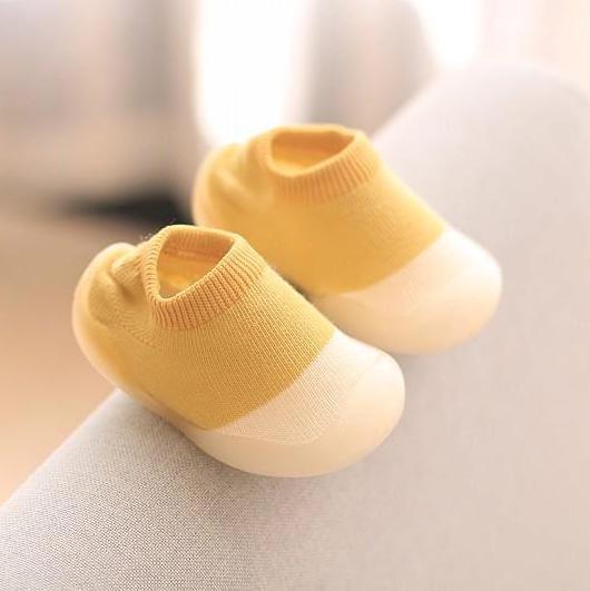 Miękkie dziecięce buty do biegania antypoślizgowe i ergonomicznie zaprojektowane dla wygody