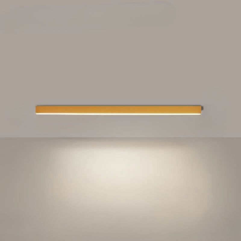 Minimalistyczna lampa sufitowa z mocnym efektem