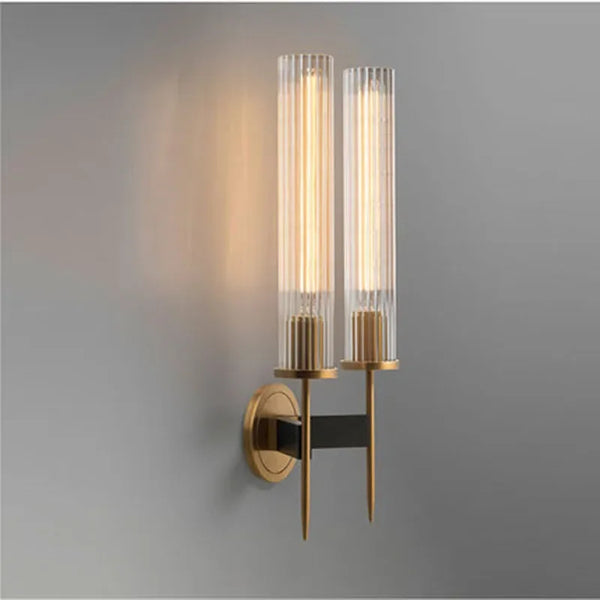 Elegancka Lampa Ścienna z Karbowanym Szkłem i Mosiężnym Akcentem