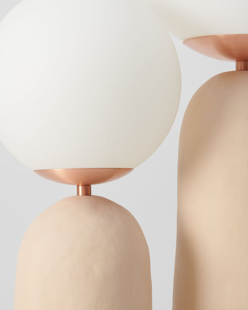 Lampa Stołowa w Współczesnym Stylu z Naturalnym Akcentem