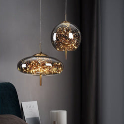 Elegancka Lampa Wisząca ze Szklaną Kloszem i Motywem Wróżki