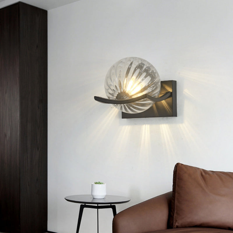 Elegancka Lampa Ścienna LED Szklana Konstrukcja i Przytulna Atmosfera