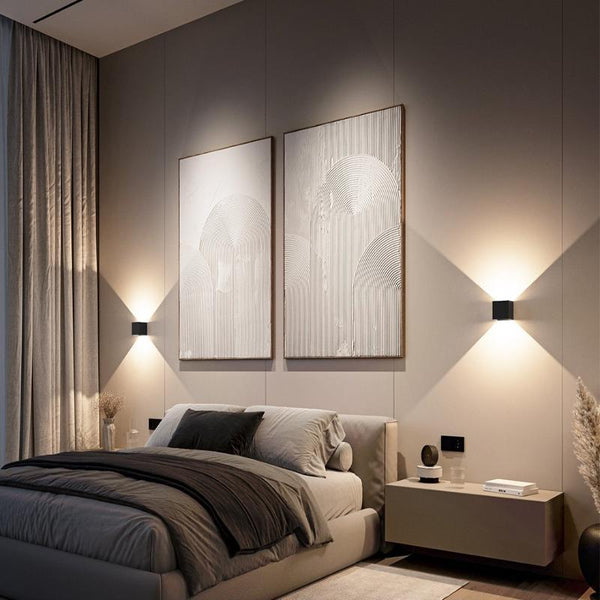 Elegancka lampa ścienna LED z nastrojowym, ciepłym światłem